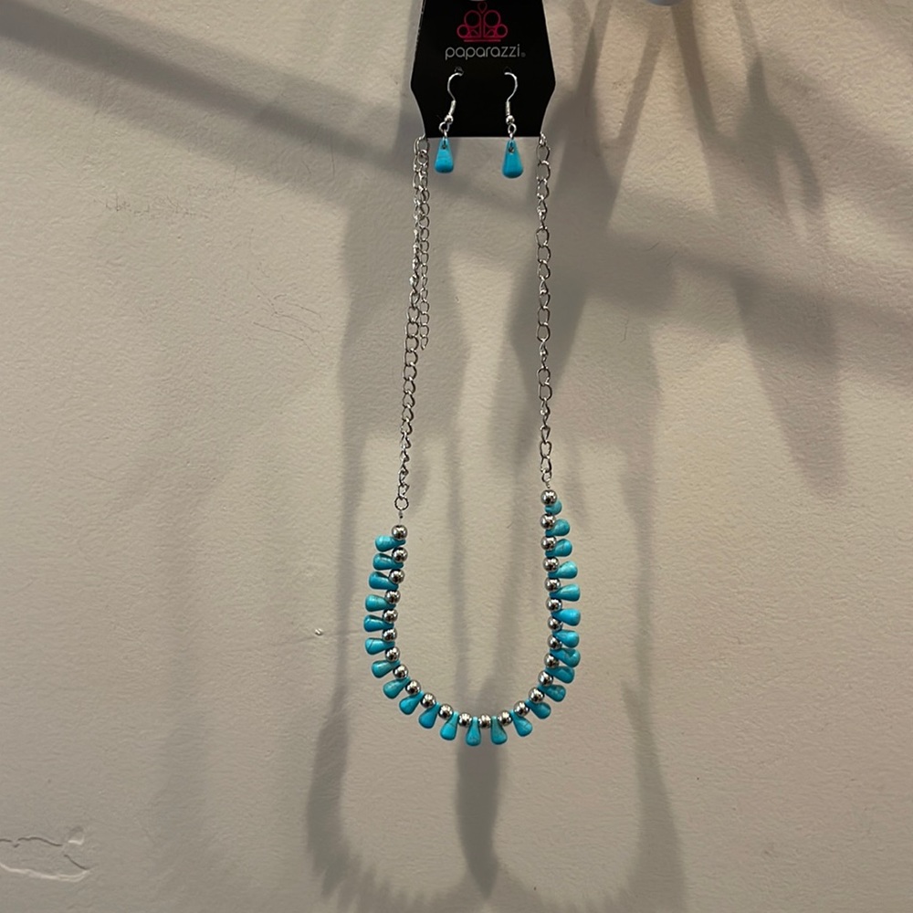 Paparazzi, necklace with drop earrings